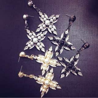 Bao Style Faux Pearl Cross Earrings