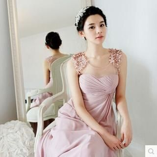 Beautiful Wedding Flower Accent Sleeveless Sheath Evening Gown