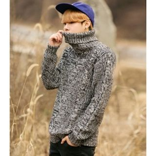 ABOKI Turtleneck Cable-Knit Sweater