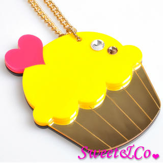 Sweet & Co. Sweet&Co. XL Mirror Yellow Cupcake Gold Necklace Gold - One Size