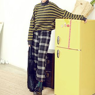 Queen Bee Plaid Cropped Wide-Leg Pants