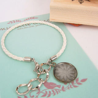 MyLittleThing Sweet Lace Flower with White Leather Bracelet