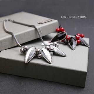 Love Generation Faux-Pearl & Leaves Short Necklace
