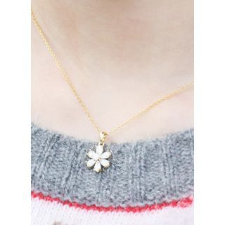 kitsch island Flower Pendant Necklace