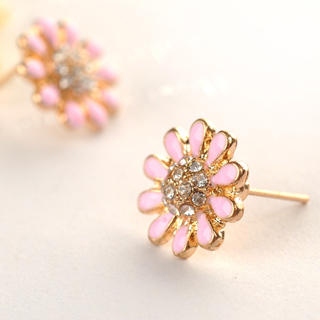 Fit-to-Kill Flower Earrings  Pink - One Size