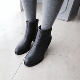 DAILY LOOK Zip-Back Faux-Leather Ankle Boots