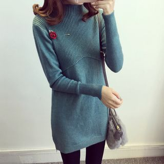 Little V Long-Sleeve knit Dress