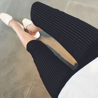 DO&COOBA Pinstriped Capri Pants