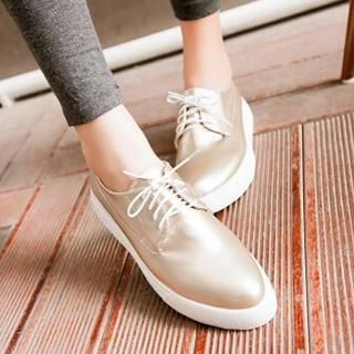 Tomma Lace-Up Flats