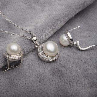 ViVi Pearl Set: Sterling Silver Freshwater Pearl Pendant + Earrings