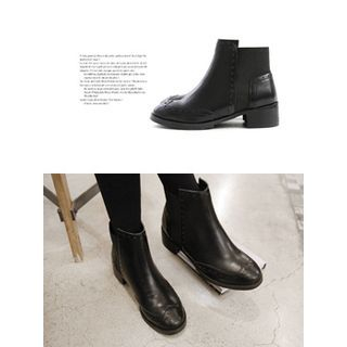 hellopeco Wing-Tip Ankle Boots