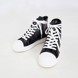 MODSLOOK Round-Toe Lace-Up Sneakers
