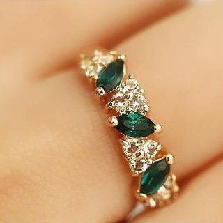 KELLY LIMITED Rhinestone Ring