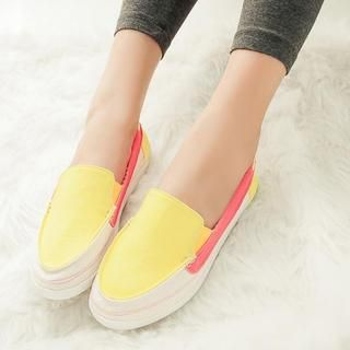Pangmama Contrast-Color Slip-Ons