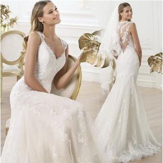 Beautiful Wedding Sleeveless Lace Sheath Wedding Gown with Train