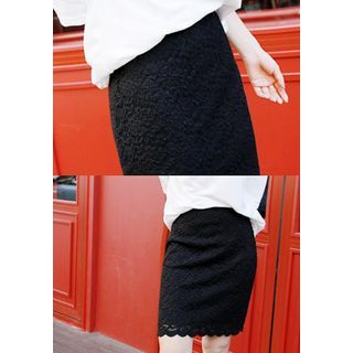 VANILLAMINT Scallop-Hem Lace Mini Pencil Skirt