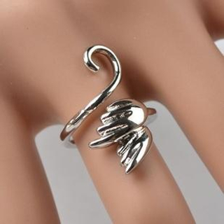 Trend Cool Wing Accent Ring