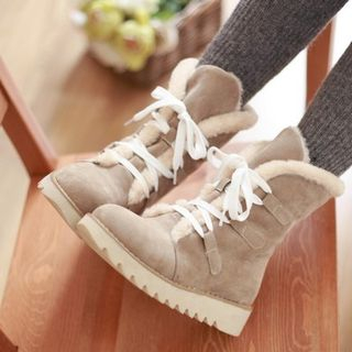 Pretty in Boots Lace-Up Short Snow Boots