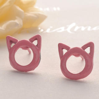 Fit-to-Kill Hollowed Head Of Small Cat Earring  Pink - One Size