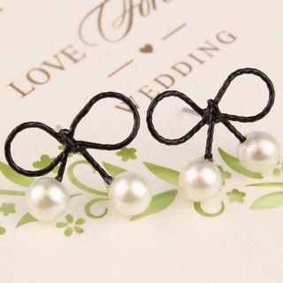 kissie kiss Bow Stud Earrings