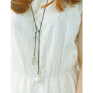 soo n soo Faux Pearl & Leaf Necklace