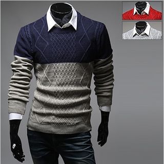 WIZIKOREA Round-Neck Two-Tone Sweater