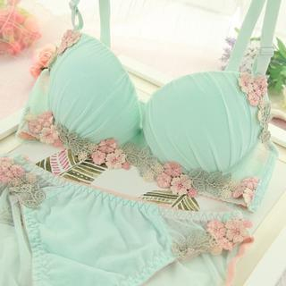 HYG Lingerie Set: Flower-Accent Push-Up Bra + Panties