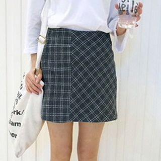 Dute Plaid A-Line Skirt
