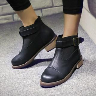 Pangmama Buckled Ankle Boots