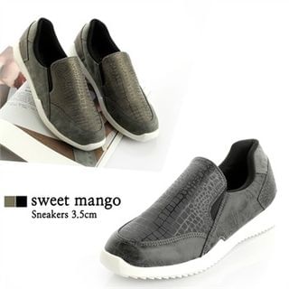 SWEET MANGO Faux-Leather Slip-Ons