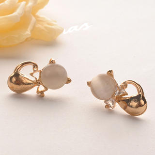 Fit-to-Kill Cat's Eye Little Cat Earring  Gold - One Size