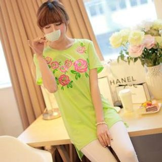 Chuvivi Roses Embroidered Short-Sleeve Top