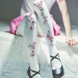 Floral | Tight | White | Rose | Size | One