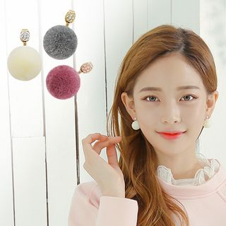 soo n soo Pom Pom Stud Earrings