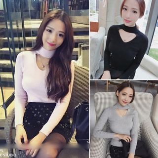 QZ Lady Stand Collar Cut Out Knit Pullover
