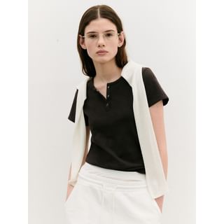 NUBASIC Snap-Button Crop Henley (Charcoal Gray)