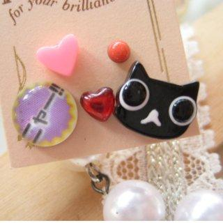 Fit-to-Kill 5 pieces black cat with heart earrings