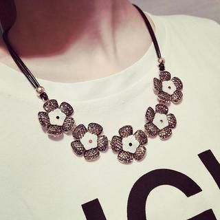 Ticoo Rhinestone Flower Necklace