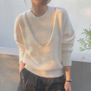 Set: Round Neck Ribbed Knit Tank Top + V-Neck Sweater