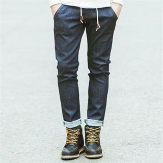 TOMONARI Drawstring-Waist Tapered Jeans