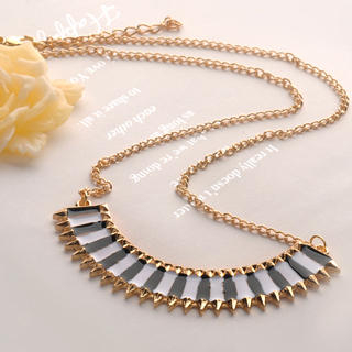 Fit-to-Kill Contrast Color Crescent Necklace Black - One Size