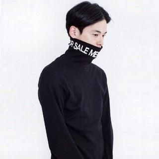 Mr. Cai Lettering Turtle Neck Pullover