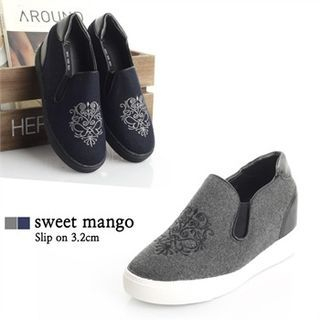 SWEET MANGO Platform Embroidered Slip-Ons
