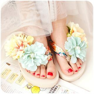 Momoi Flower Applique Flip Flops