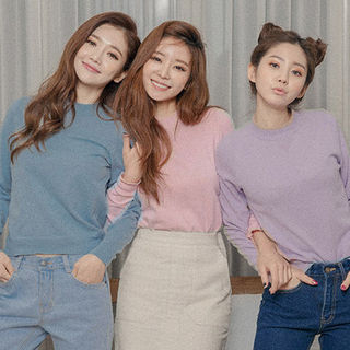 chuu Crew-Neck Colored Knit Top