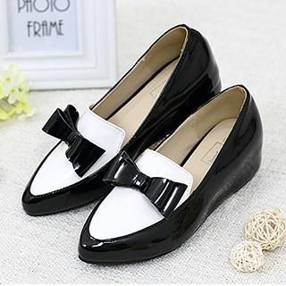 Mancienne Bow-Accent Flats