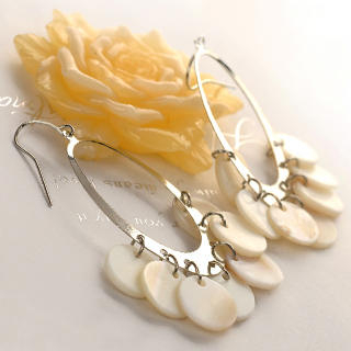 Fit-to-Kill Shells Earrings  White - One Size