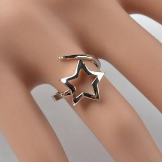 Trend Cool Cutout Star Ring