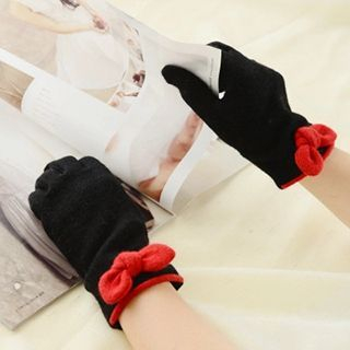 Show Home Bow Accent Gloves