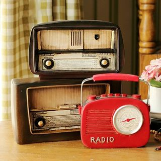 Cottage Dream Vintage Radio Ornament